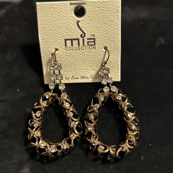 NWT Mai collection Tear Drop metal and rhinestone earrings hook earrings - Picture 1 of 9